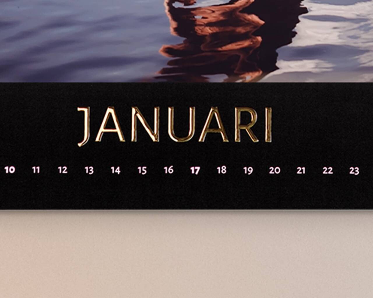 Kalenderblad för januari med gyllene siffror