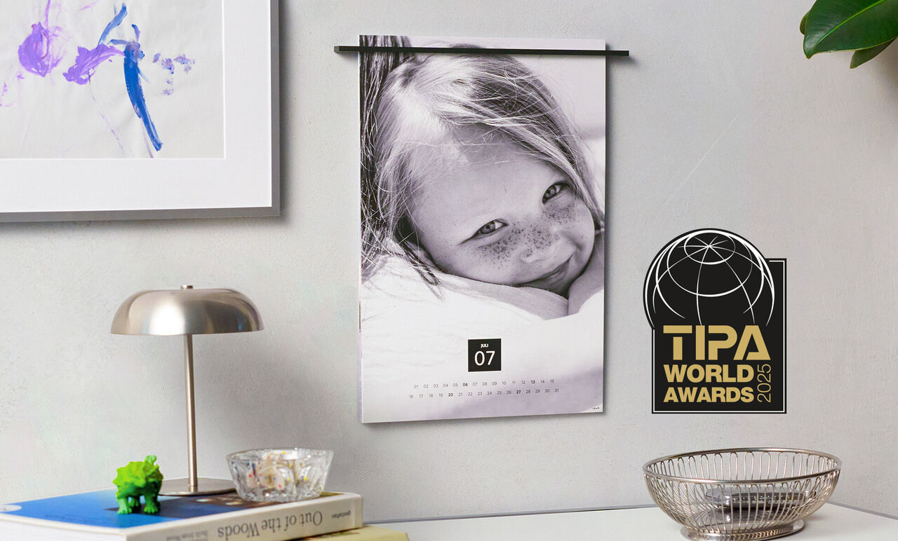 Väggkonst med kalender för juli och utmärkelse