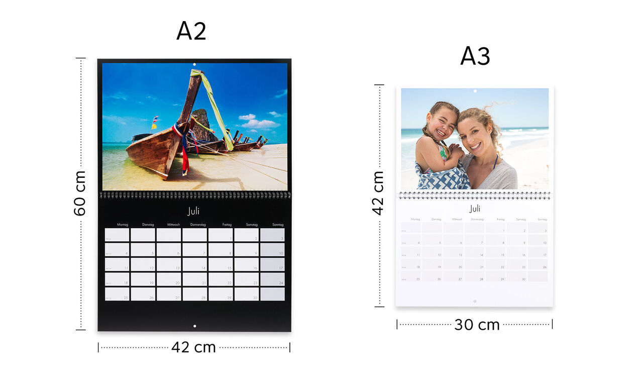 Två kalendrar, en med strandbild och en med familjefoto