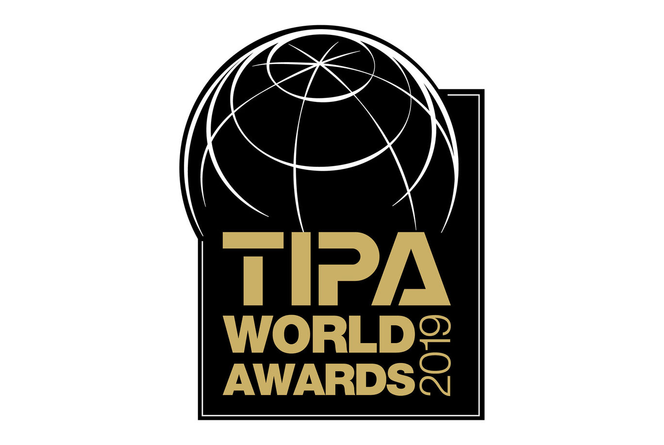 Logotyp för TIPA World Awards 2019, gyllene text på svart bakgrund