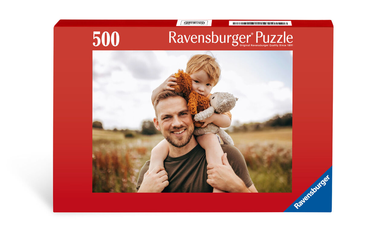 Ett Ravensburger-pussel med 500 bitar som visar en underbar scen. En vuxen bär ett barn på axlarna, omgiven av natur.