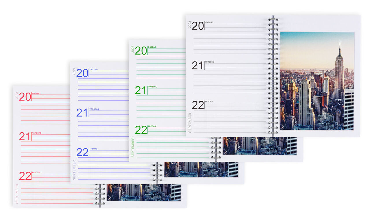En öppen veckokalender med en bild av Empire State Building till höger.