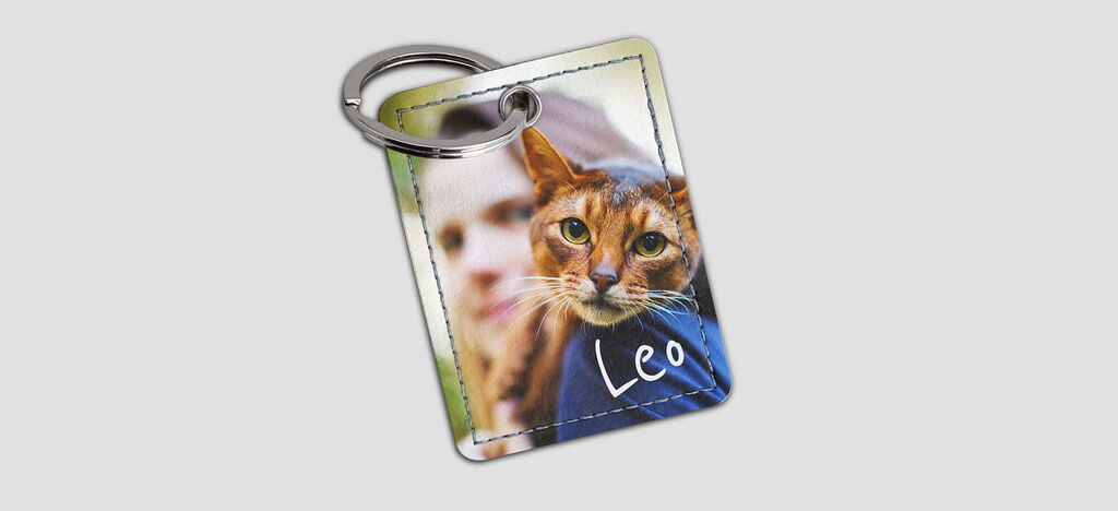 Färgglad nyckelring med foto och namnet Leo.