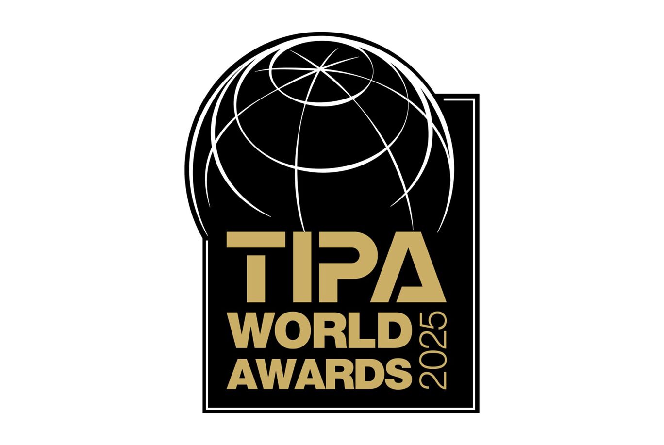 LOGO för TIPA World Awards 2025 i guld och svart, som visar en glänsande glob